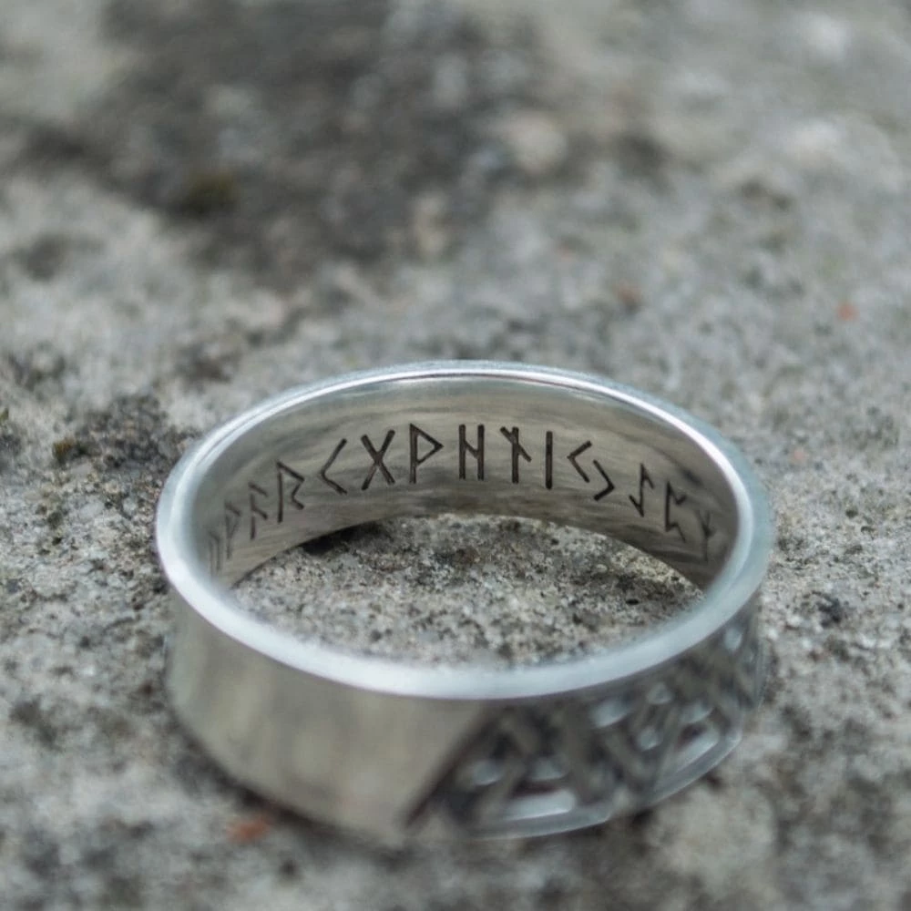 Anneau Valknut En Argent Décoré D'inscriptions Runiques 6 Anneau Valknut En Argent Décoré D'inscriptions Runiques – Image 4