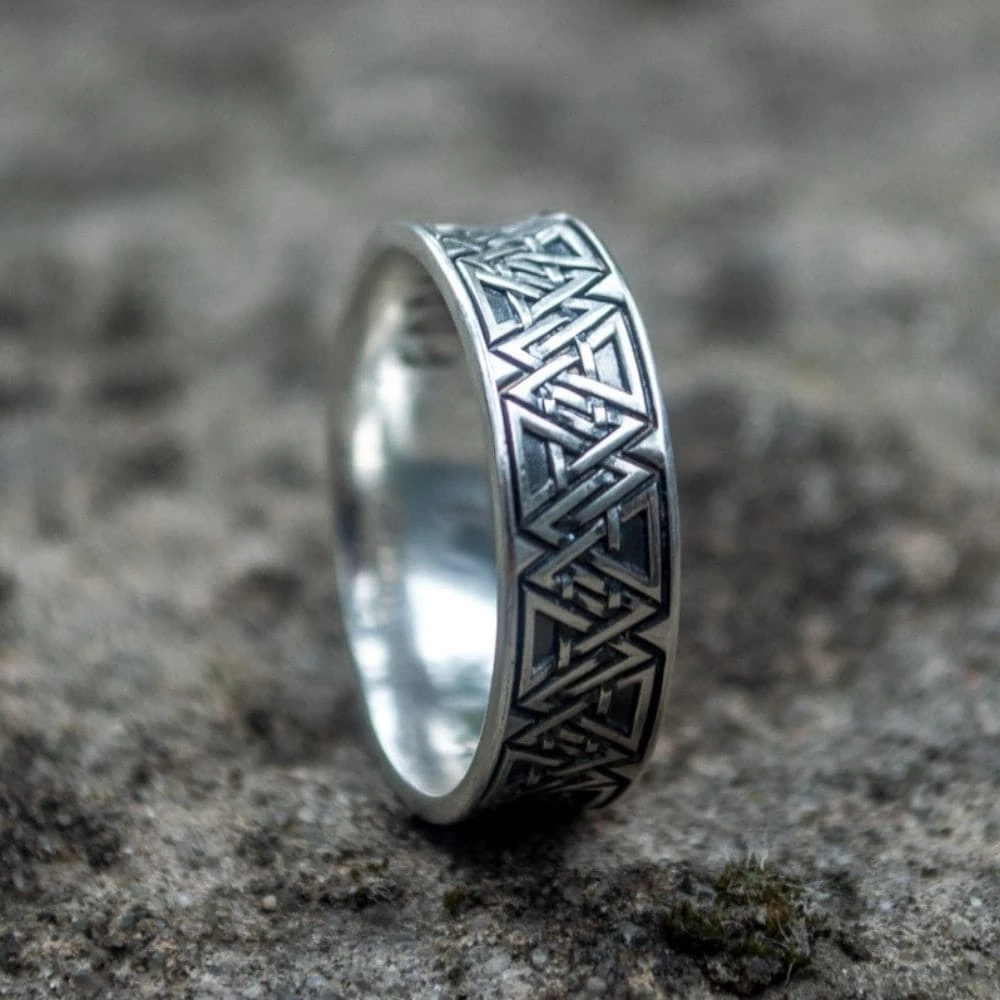 Anneau Valknut En Argent Décoré D'inscriptions Runiques 9 Anneau Valknut En Argent Décoré D'inscriptions Runiques – Image 7