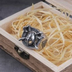 Bague Casque De Guerrier Viking Haches Croisées -vêtements Soldes Magasin bague casque de viking