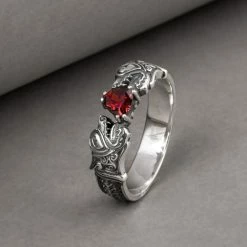 Bague Fenrir Dévorant Le Soleil 10 Bague Fenrir Dévorant Le Soleil -vêtements Soldes Magasin bague viking decoree tete de loup pierre rouge