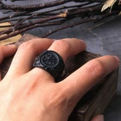 Bague Vegvisir Noire 13 Bague Vegvisir Noire -vêtements Soldes Magasin bague viking noire symbole vegvisir