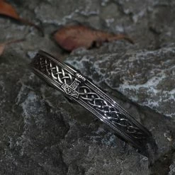 Bracelet Viking Marteau De Thor En Acier 12 Bracelet Viking Marteau De Thor En Acier -vêtements Soldes Magasin bracelet torque marteau thor acier
