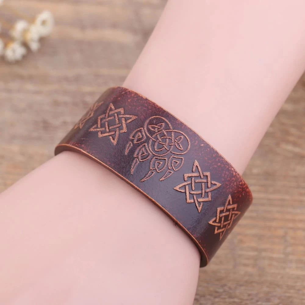Bracelet Du Clan Du Loup En Cuir 4 Bracelet Du Clan Du Loup En Cuir – Image 2