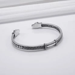 Bracelet Viking Serpent Décoré De Runes En Argent 10 Bracelet Viking Serpent Décoré De Runes En Argent -vêtements Soldes Magasin bracelet viking runes serpent
