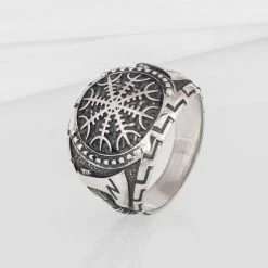 Bague Aegishjalmur Et Haches Nordiques 12 Bague Aegishjalmur Et Haches Nordiques -vêtements Soldes Magasin chevaliere viking aegishjalmur decoree de deux haches nordiques