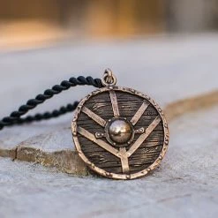 Pendentif Bouclier De Lagertha En Bronze 8 Pendentif Bouclier De Lagertha En Bronze -vêtements Soldes Magasin collier en bronze bouclier lagertha