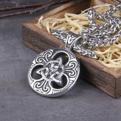Collier Triquetra 11 Collier Triquetra -vêtements Soldes Magasin collier triquetra 053648bc f48a 4a68 80c8 086d4ec48d60