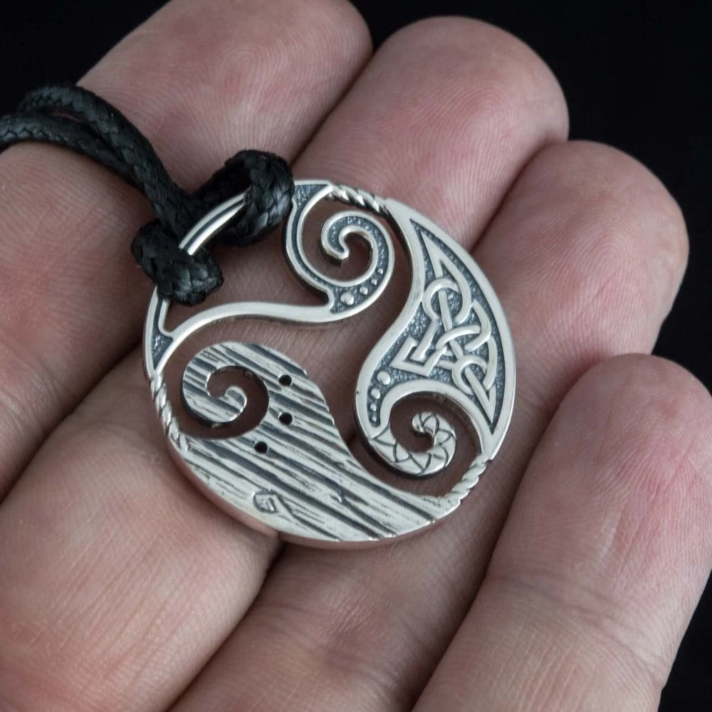 Collier Triskèle En Argent 6 Collier Triskèle En Argent – Image 4