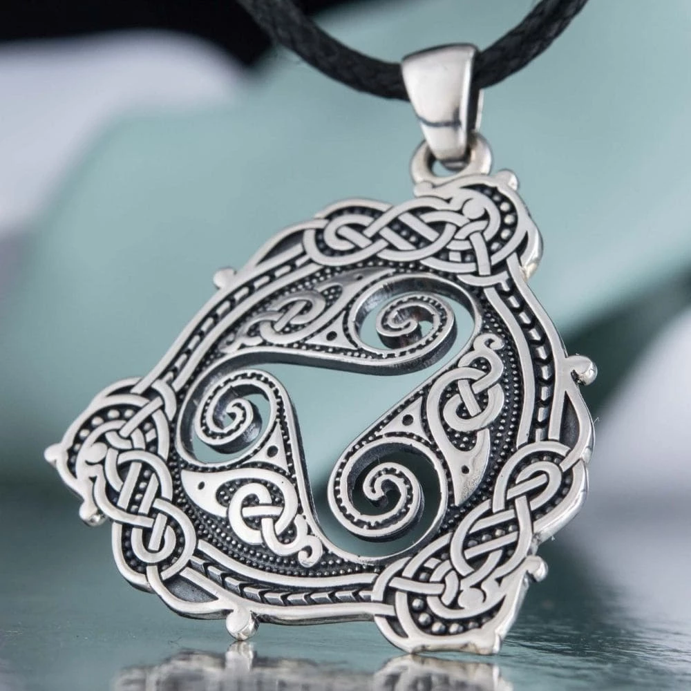 Collier Triskèle En Argent 5 Collier Triskèle En Argent – Image 3