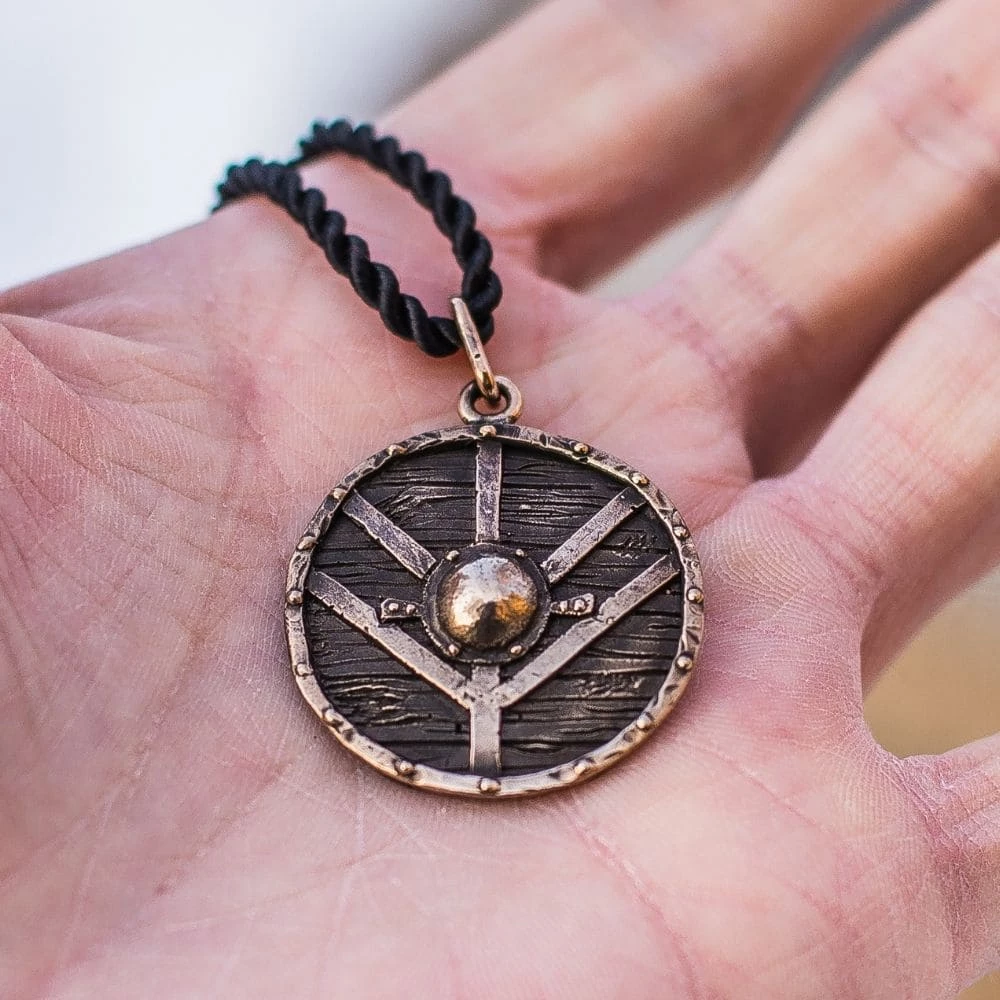 Pendentif Bouclier De Lagertha En Bronze 6 Pendentif Bouclier De Lagertha En Bronze – Image 4