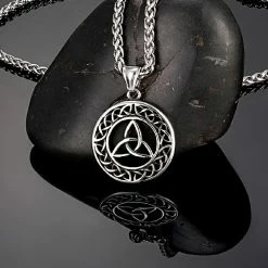 Pendentif Triquetra En Acier 12 Pendentif Triquetra En Acier -vêtements Soldes Magasin pendentif triquetra argente