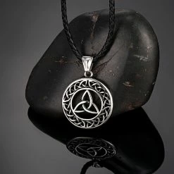Pendentif Triquetra En Acier 13 Pendentif Triquetra En Acier -vêtements Soldes Magasin pendentif triquetra 0d7d382a a745 4d7a 9203 11c8e65f59e9