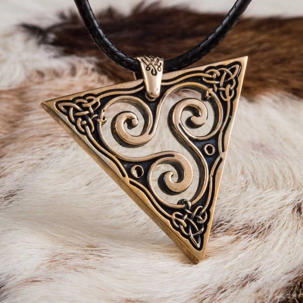 Pendentif Triskèle En Bronze 4 Pendentif Triskèle En Bronze – Image 2