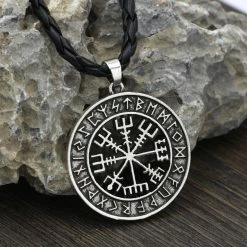Pendentif Vegvisir 11 Pendentif Vegvisir -vêtements Soldes Magasin pendentif vegvisir cuir
