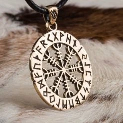 Pendentif Vegivisir En Bronze Avec Runes Nordiques 9 Pendentif Vegivisir En Bronze Avec Runes Nordiques -vêtements Soldes Magasin pendentif viking bronze vegvisir runique